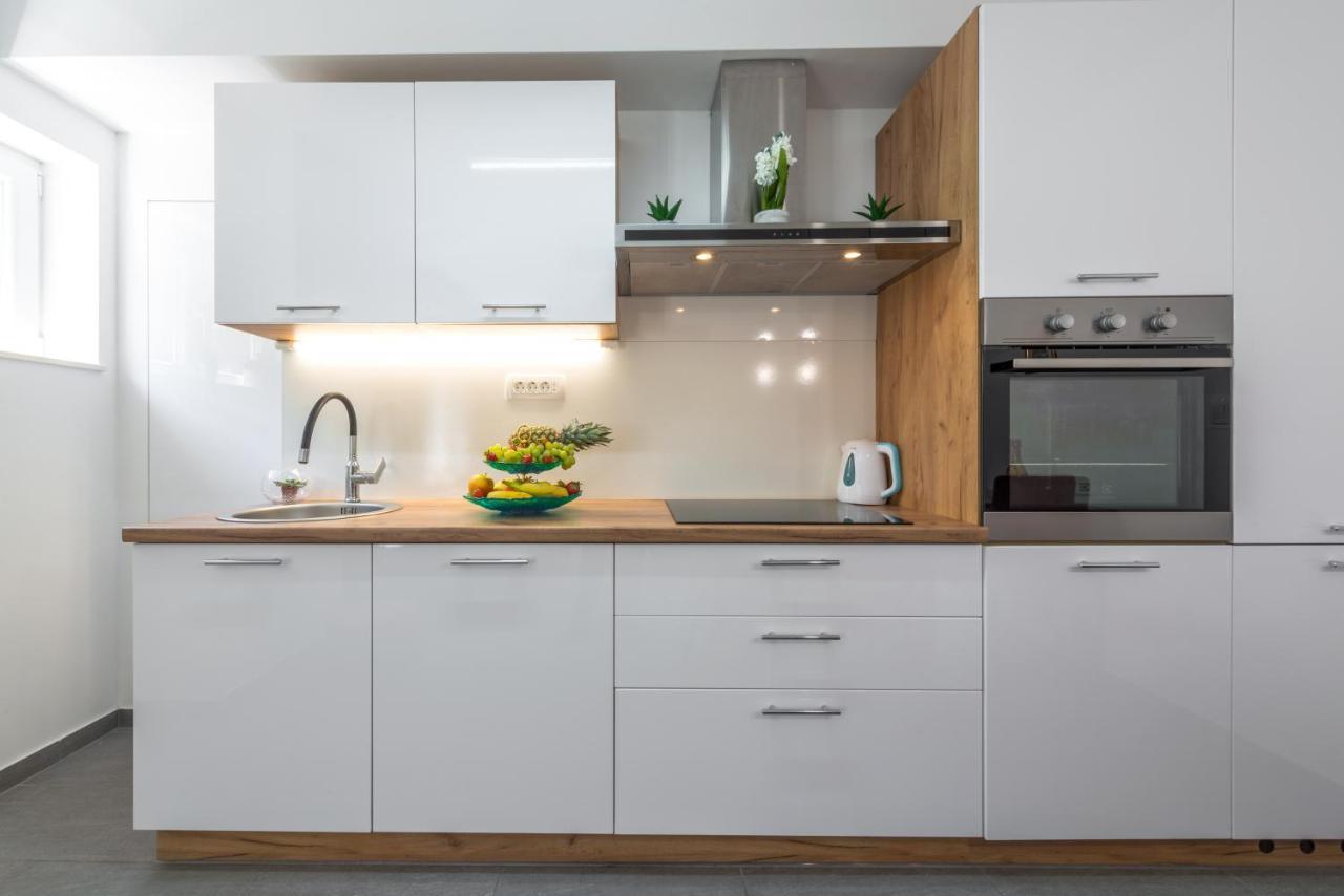 Ana & Mia Apartman *
