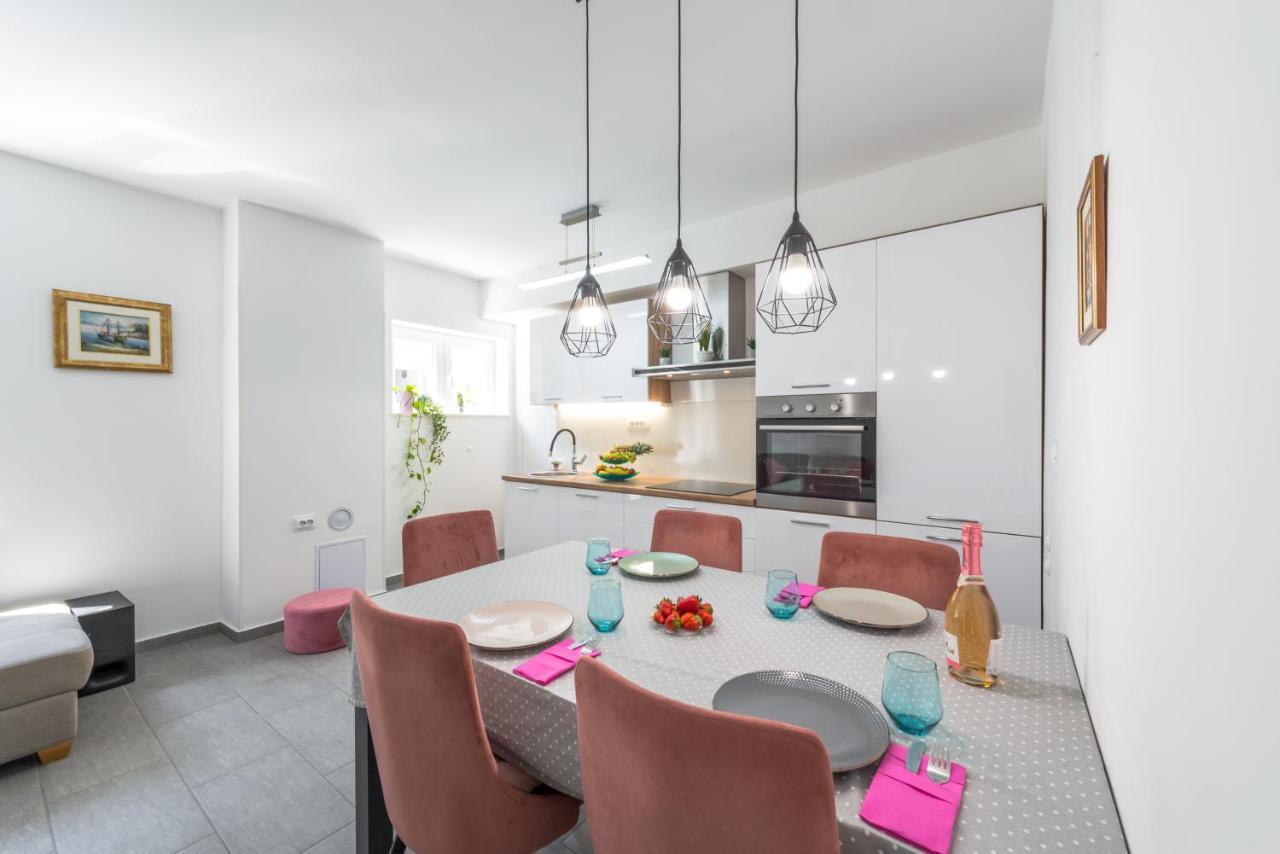 Ana & Mia Apartman *